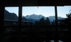 Stores bateau 6 relevés arrière plan le Mt Blanc au lever du soleil